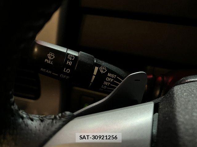 Toyota NOAH 2010-11 7222768-16
