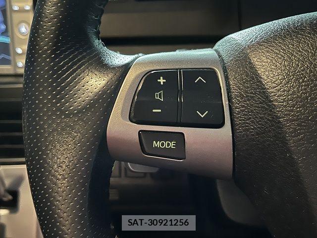 Toyota NOAH 2010-11 7222768-17