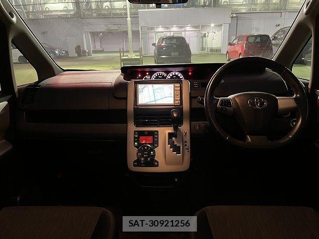 Toyota NOAH 2010-11 7222768-1