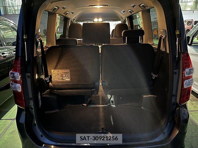 Toyota NOAH 2010-11 7222768-20