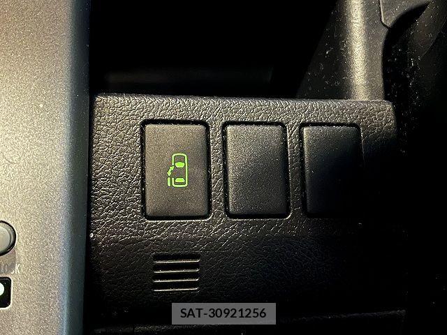 Toyota NOAH 2010-11 7222768-21