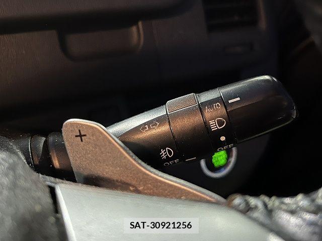 Toyota NOAH 2010-11 7222768-22