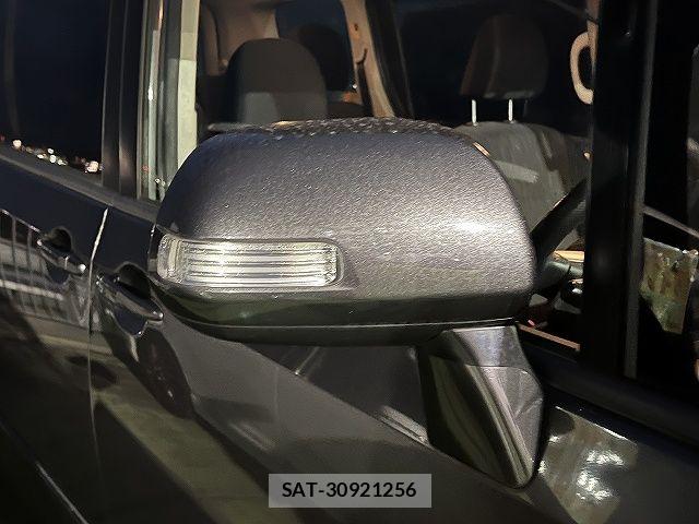 Toyota NOAH 2010-11 7222768-24