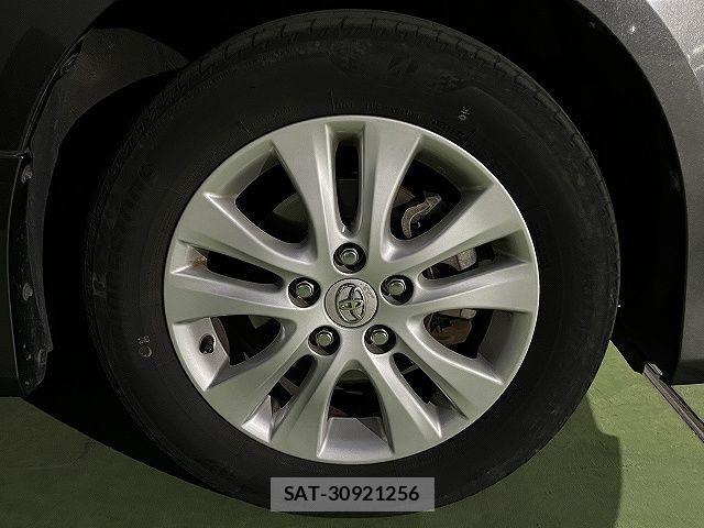 Toyota NOAH 2010-11 7222768-26