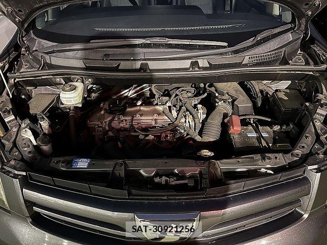 Toyota NOAH 2010-11 7222768-27