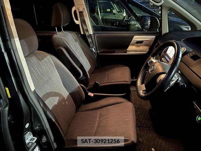 Toyota NOAH 2010-11 7222768-3