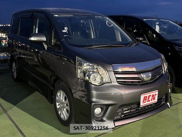 Toyota NOAH 2010-11 7222768-6