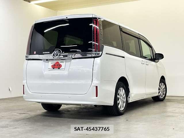 Toyota NOAH 2020-05 7222787-2