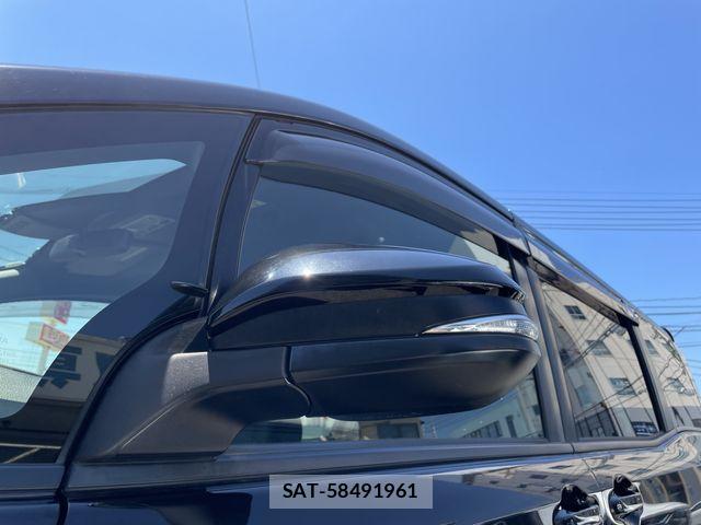 Toyota NOAH 2017-08 7215876-9