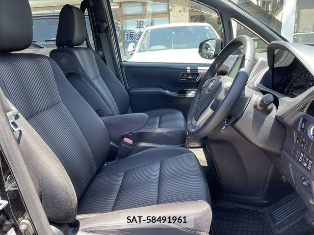 Toyota NOAH 2017-08 7215876-11