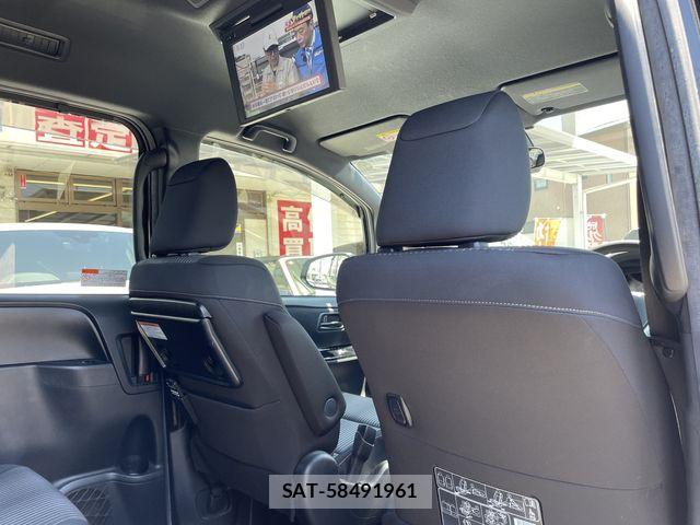 Toyota NOAH 2017-08 7215876-12