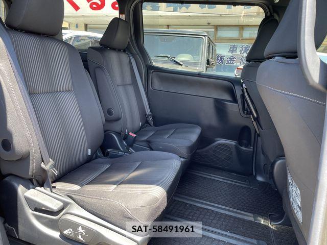 Toyota NOAH 2017-08 7215876-14