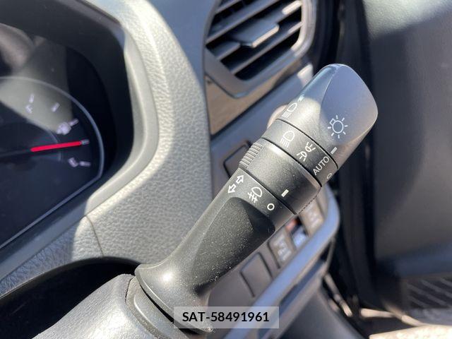 Toyota NOAH 2017-08 7215876-20
