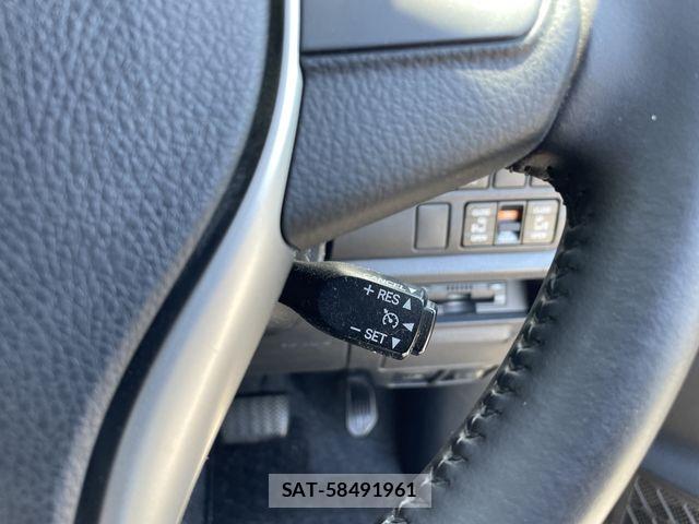 Toyota NOAH 2017-08 7215876-21