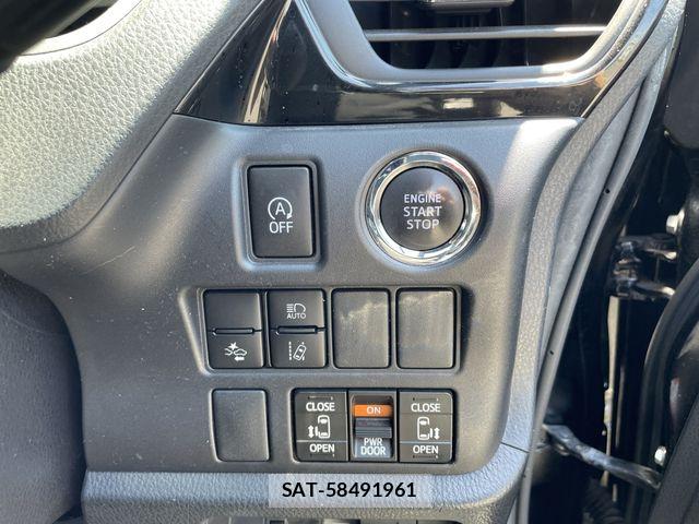 Toyota NOAH 2017-08 7215876-22