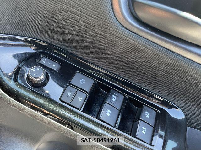 Toyota NOAH 2017-08 7215876-24
