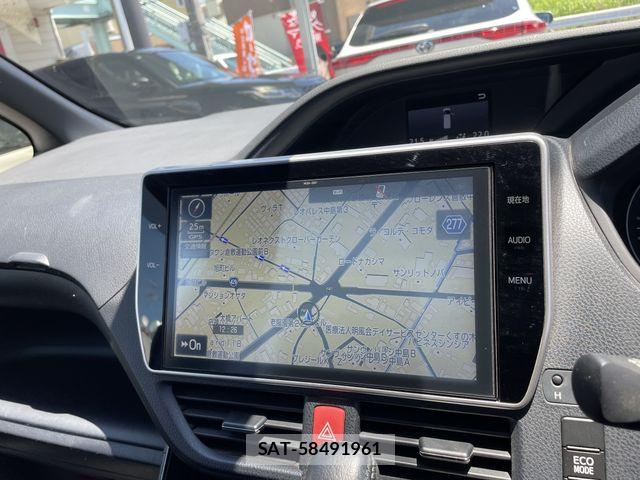 Toyota NOAH 2017-08 7215876-25