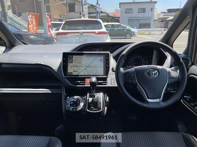 Toyota NOAH 2017-08 7215876-2
