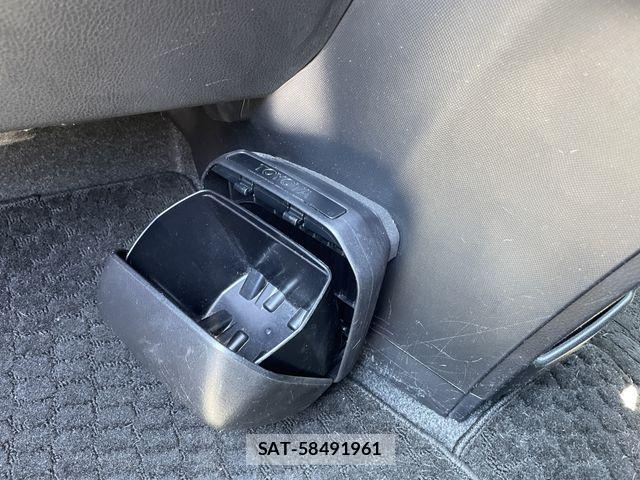 Toyota NOAH 2017-08 7215876-29