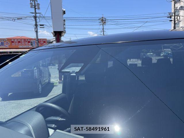Toyota NOAH 2017-08 7215876-5