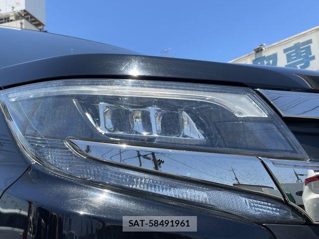 Toyota NOAH 2017-08 7215876-6