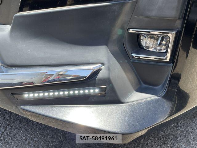 Toyota NOAH 2017-08 7215876-8