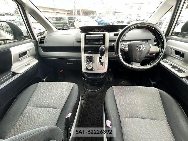 Toyota NOAH 2010-09 7222764-1