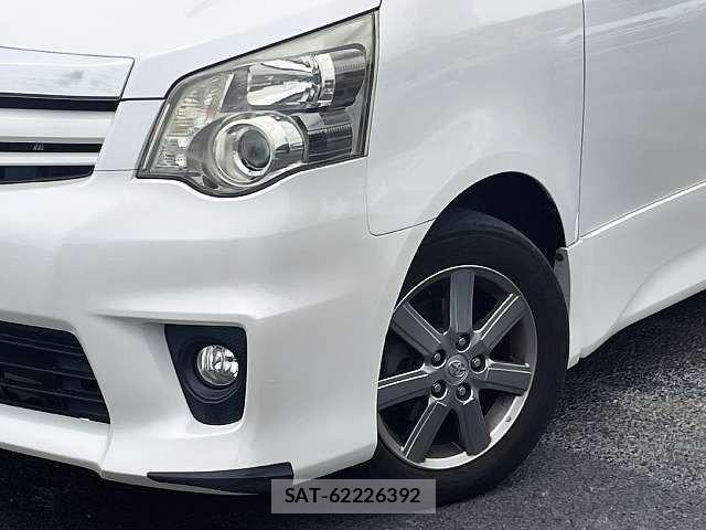 Toyota NOAH 2010-09 7222764-5