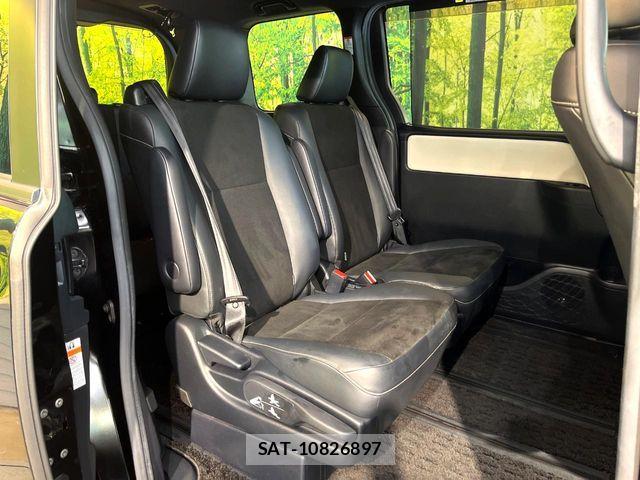 Toyota NOAH 2017-12 7222780-9