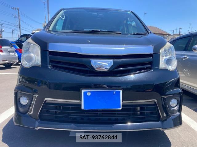 Toyota NOAH 2012-02 7217161-0