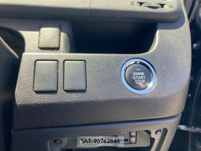 Toyota NOAH 2012-02 7217161-9