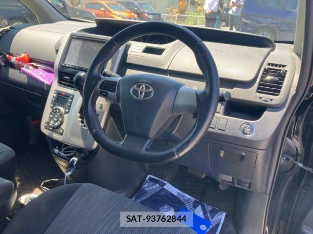 Toyota NOAH 2012-02 7217161-10