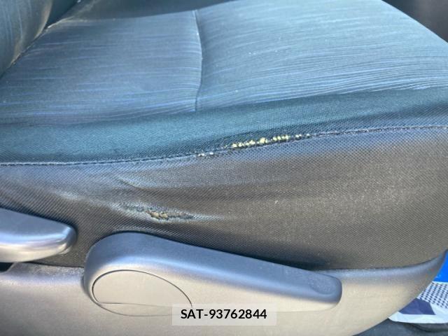 Toyota NOAH 2012-02 7217161-12