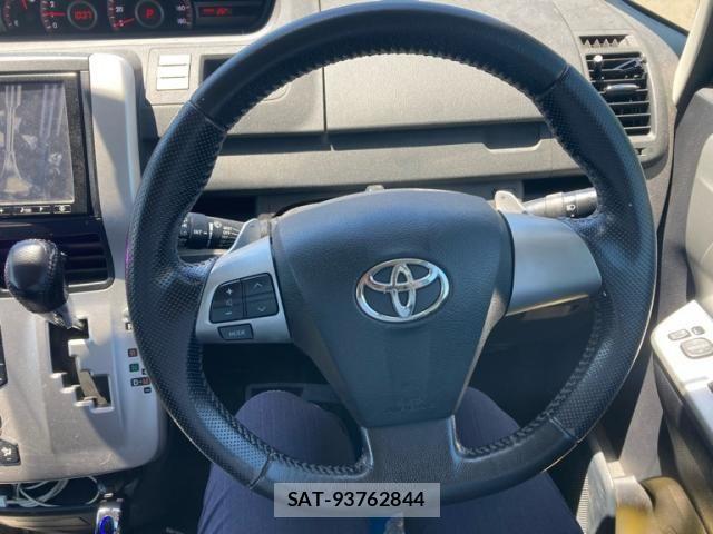 Toyota NOAH 2012-02 7217161-13