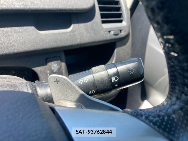 Toyota NOAH 2012-02 7217161-15