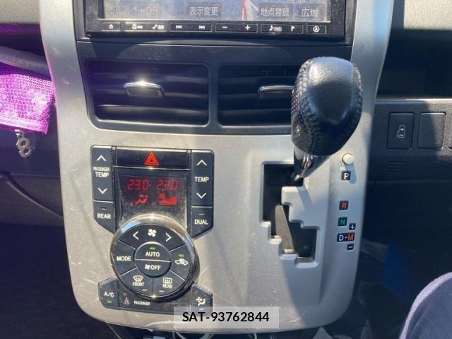 Toyota NOAH 2012-02 7217161-21