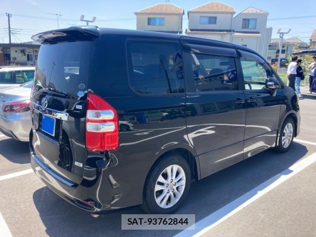 Toyota NOAH 2012-02 7217161-24