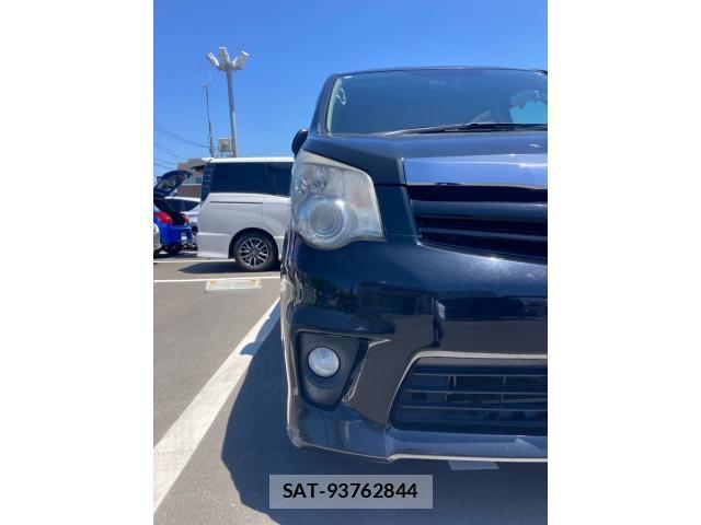 Toyota NOAH 2012-02 7217161-2