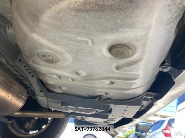 Toyota NOAH 2012-02 7217161-6