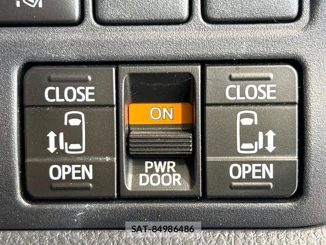 Toyota NOAH 2017-10 7222779-4