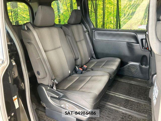 Toyota NOAH 2017-10 7222779-8