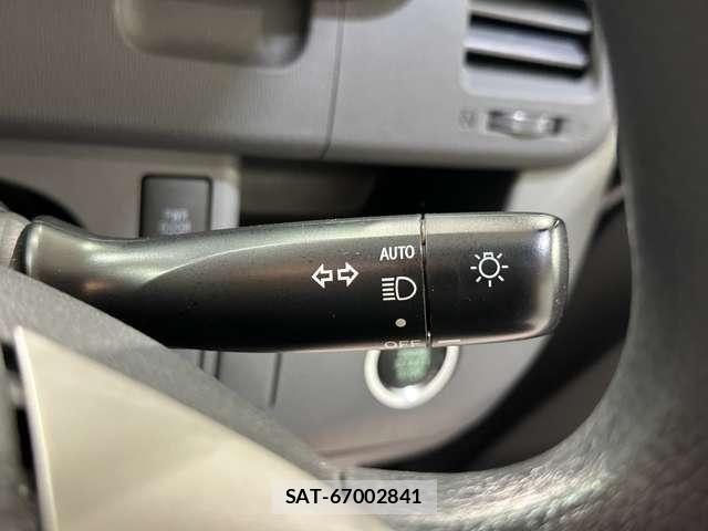Toyota NOAH 2009-06 7215958-11