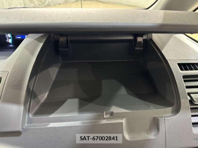 Toyota NOAH 2009-06 7215958-25