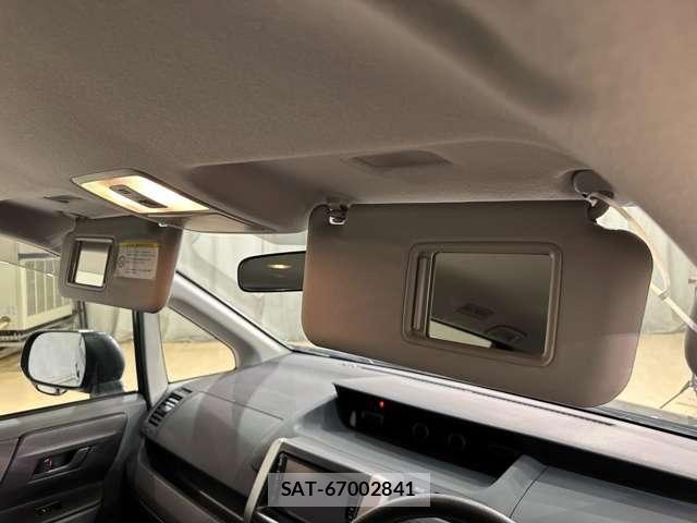 Toyota NOAH 2009-06 7215958-28