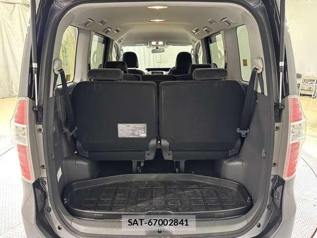 Toyota NOAH 2009-06 7215958-29