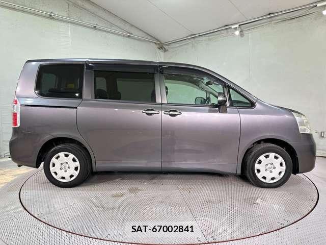 Toyota NOAH 2009-06 7215958-3