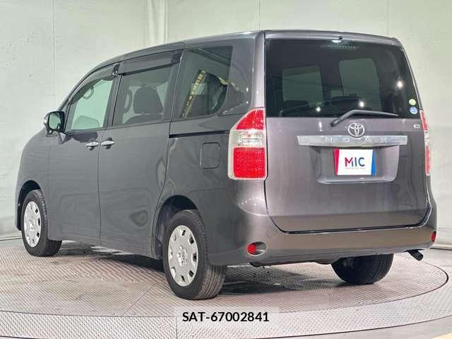 Toyota NOAH 2009-06 7215958-6