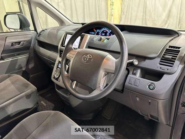 Toyota NOAH 2009-06 7215958-8