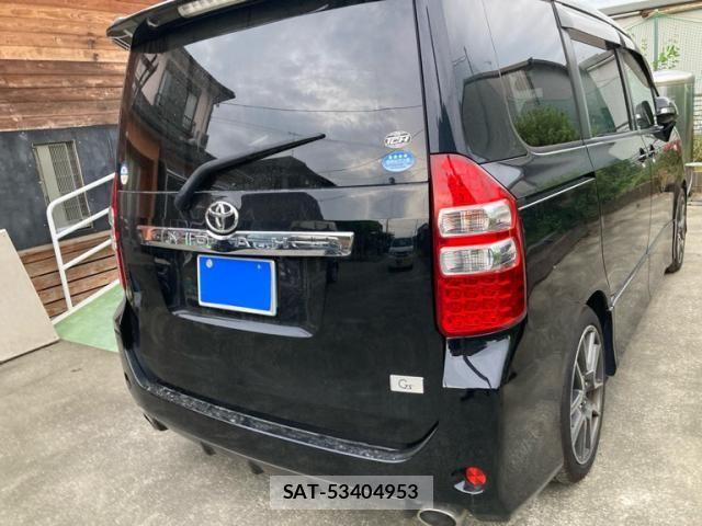 Toyota NOAH 2011-01 7222767-1