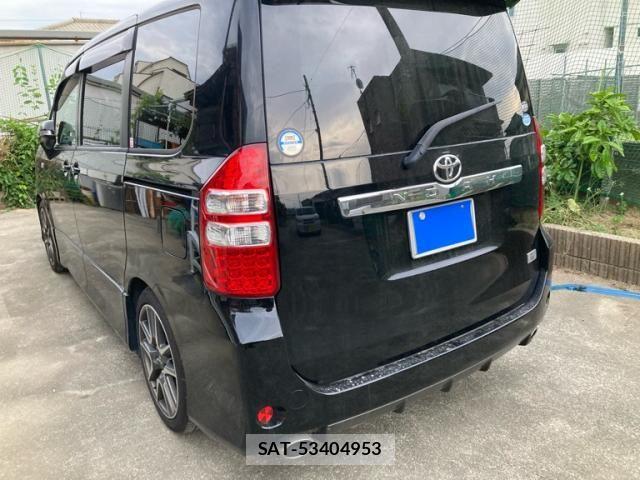Toyota NOAH 2011-01 7222767-2